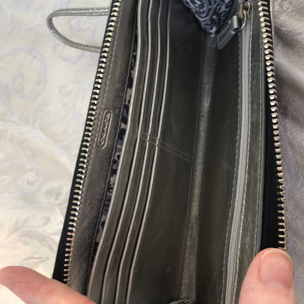 Coach Poppy Long Zip Around Wallet/clutch/Coach Tag Excellent Condition. - Picture 7 of 9